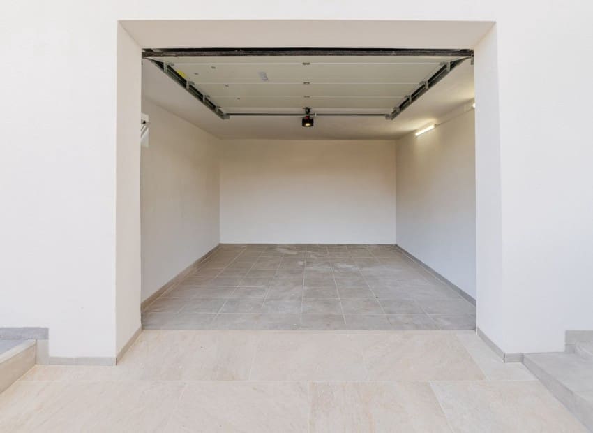 5 Zimmer Villa zu verkaufen in Los Balcones mit Pool Garage - 849.000 € (Ref: 10057579)
