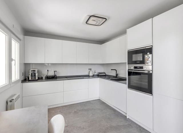 5 Zimmer Villa zu verkaufen in Los Balcones mit Pool Garage - 849.000 € (Ref: 10057579)