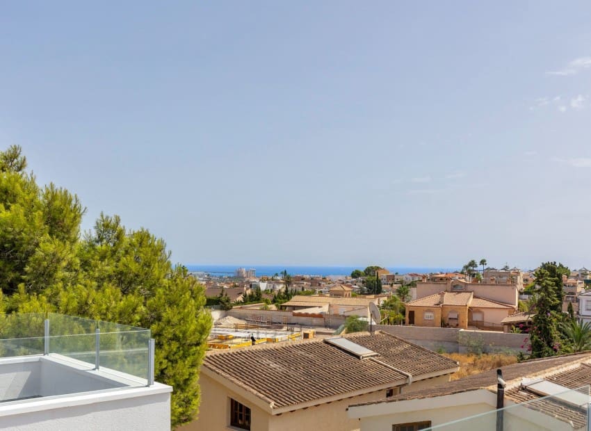 5 Zimmer Villa zu verkaufen in Los Balcones mit Pool Garage - 849.000 € (Ref: 10057579)
