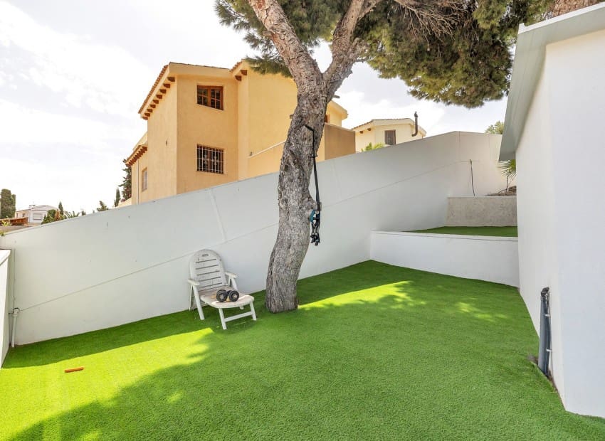 5 Zimmer Villa zu verkaufen in Los Balcones mit Pool Garage - 849.000 € (Ref: 10057579)