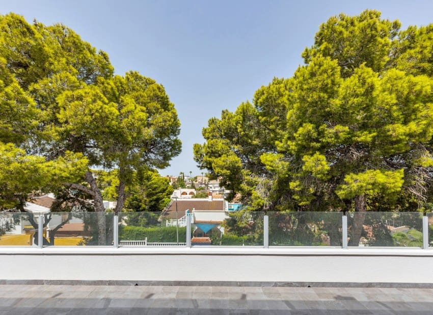 5 Zimmer Villa zu verkaufen in Los Balcones mit Pool Garage - 849.000 € (Ref: 10057579)
