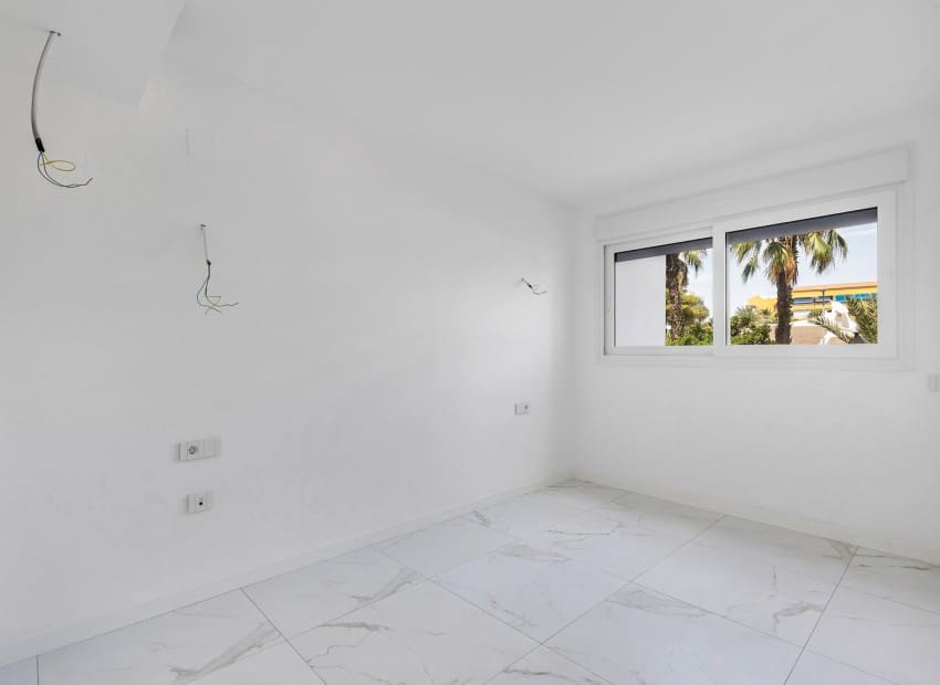 Apartamento de 2 habitaciones en Punta Prima en venta con piscina garaje - 389.000 € (Ref: 10057580)