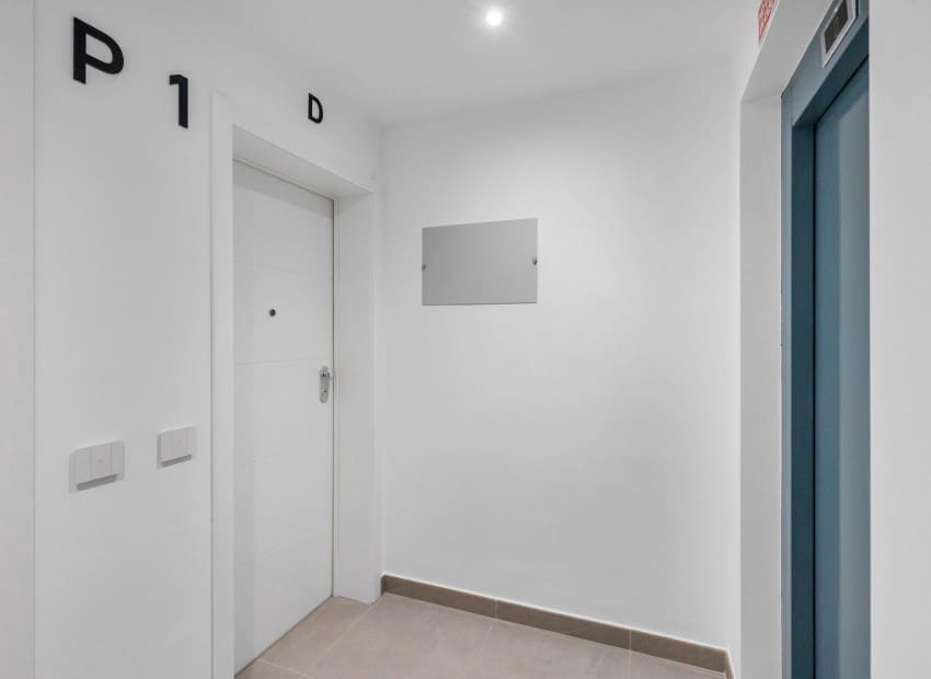 Apartamento de 2 habitaciones en Punta Prima en venta con piscina garaje - 389.000 € (Ref: 10057580)