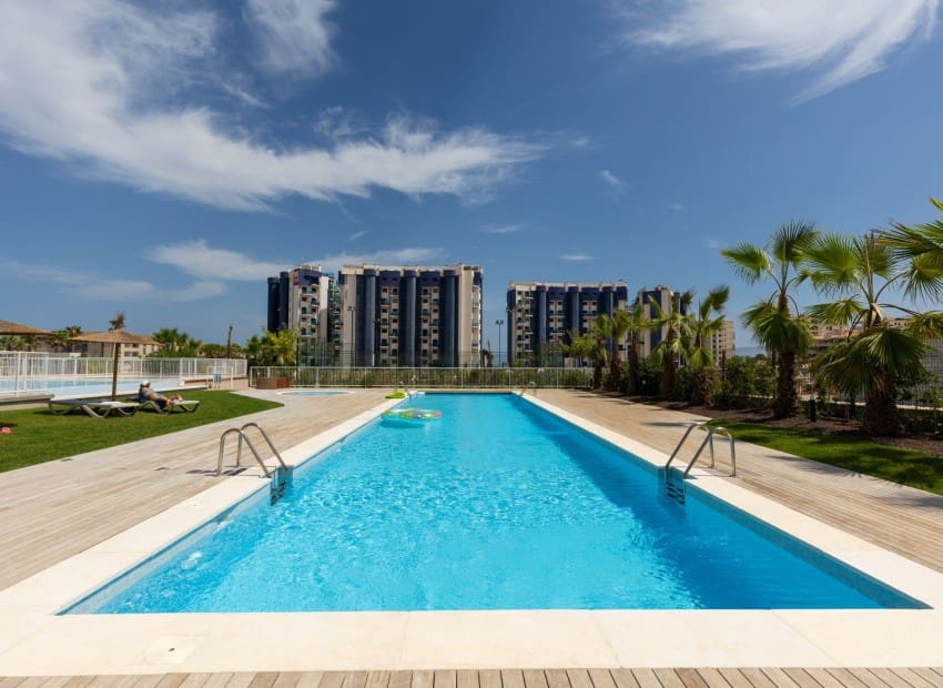 Apartamento de 2 habitaciones en Punta Prima en venta con piscina garaje - 389.000 € (Ref: 10057580)