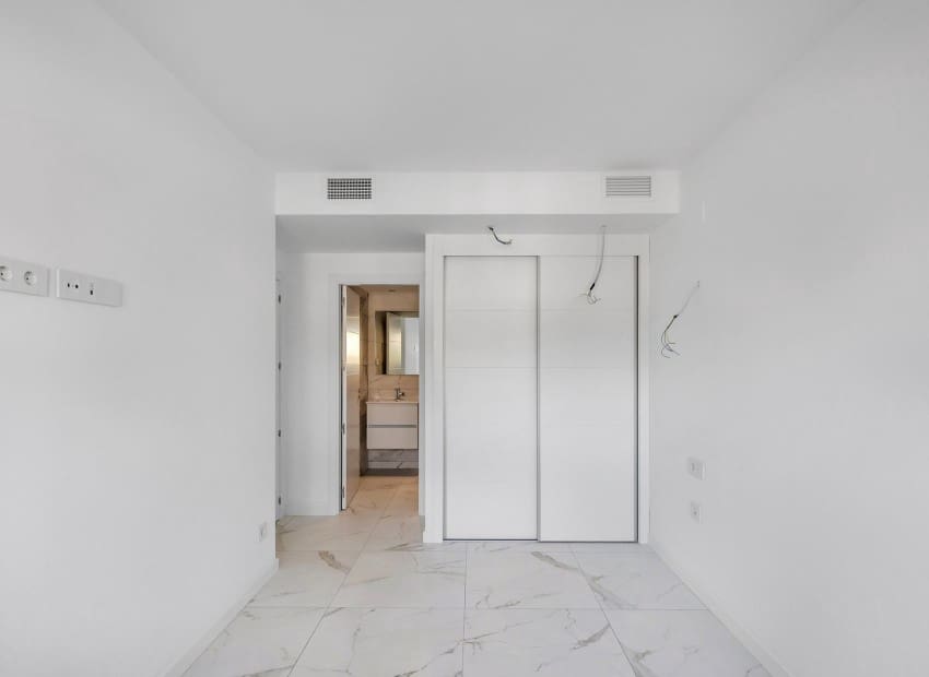 Apartamento de 2 habitaciones en Punta Prima en venta con piscina garaje - 389.000 € (Ref: 10057580)