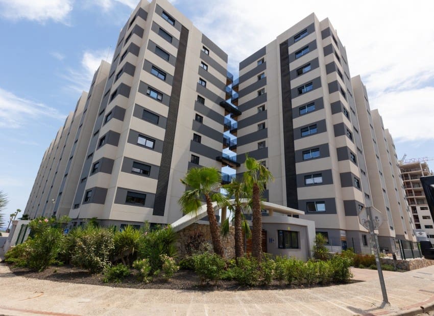 Apartamento de 2 habitaciones en Punta Prima en venta con piscina garaje - 389.000 € (Ref: 10057580)