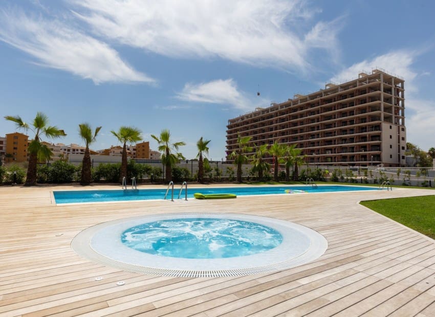 Apartamento de 2 habitaciones en Punta Prima en venta con piscina garaje - 389.000 € (Ref: 10057580)