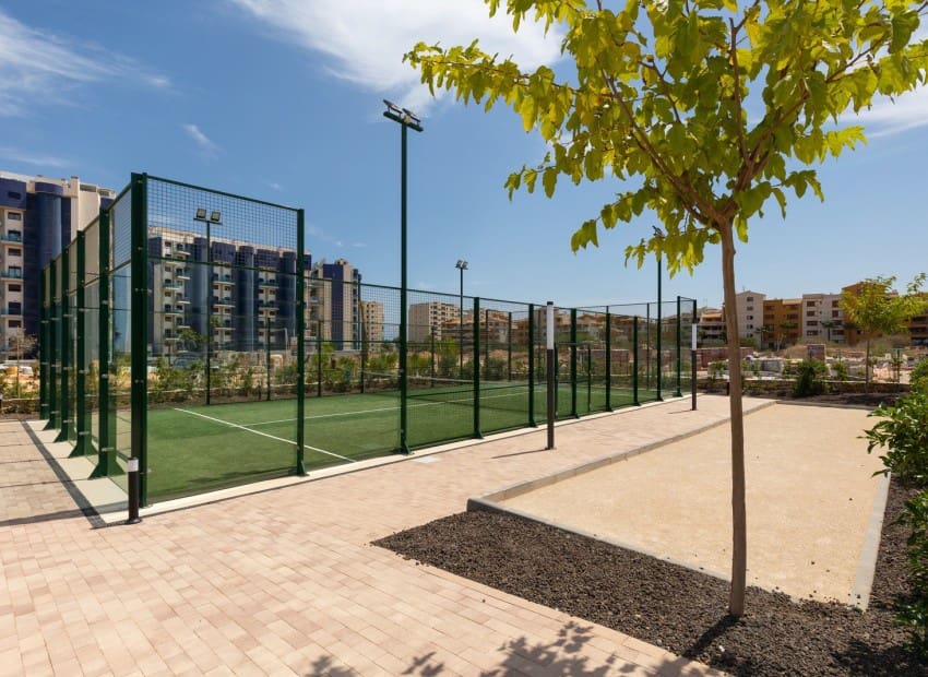 Apartamento de 2 habitaciones en Punta Prima en venta con piscina garaje - 389.000 € (Ref: 10057580)