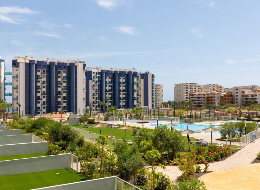 Apartamento de 2 habitaciones en Punta Prima en venta con piscina garaje - 389.000 € (Ref: 10057580)