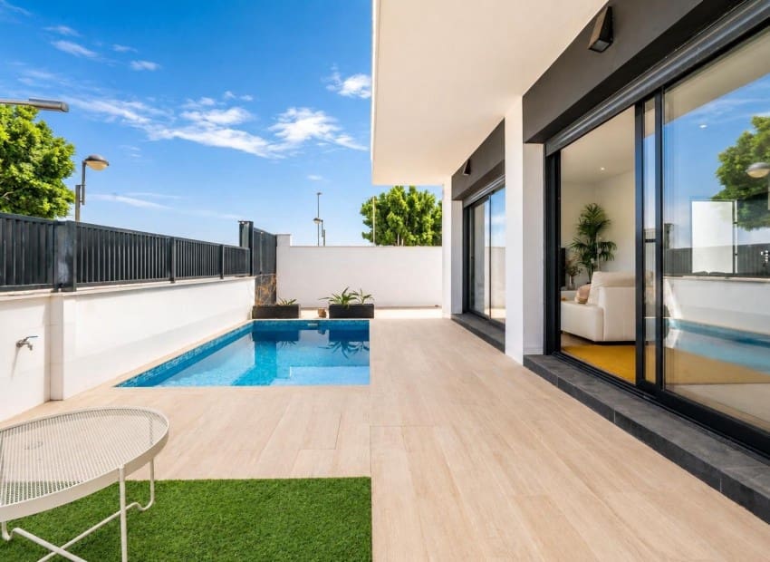 2 Zimmer Villa zu verkaufen in Roldan mit Pool Garage - 290.000 € (Ref: 10057713)