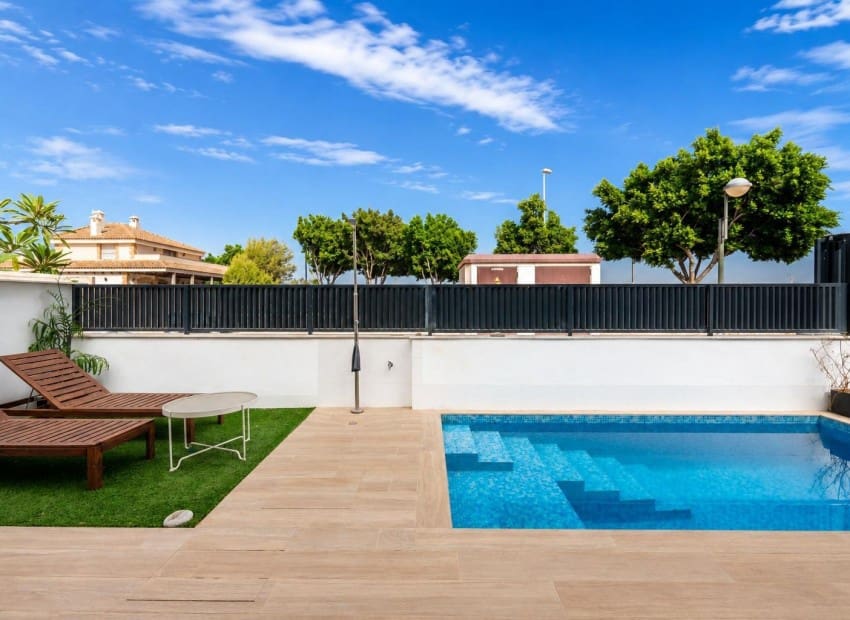 2 Zimmer Villa zu verkaufen in Roldan mit Pool Garage - 290.000 € (Ref: 10057713)