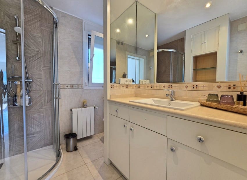 Chalet de 4 habitaciones en Alfaz del Pi / L'Alfàs del Pi en venta con piscina garaje - 875.000 € (Ref: 10104272)