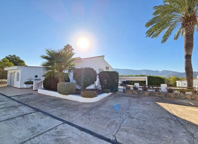 Chalet de 4 habitaciones en Pueblo - Urbanizaciones, Alfaz del Pi / L'Alfàs del Pi en venta con piscina garaje - 875.000 € (Ref: 10104272)