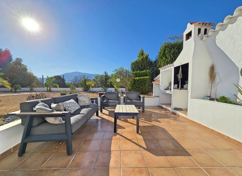 Chalet de 4 habitaciones en Alfaz del Pi / L'Alfàs del Pi en venta con piscina garaje - 875.000 € (Ref: 10104272)