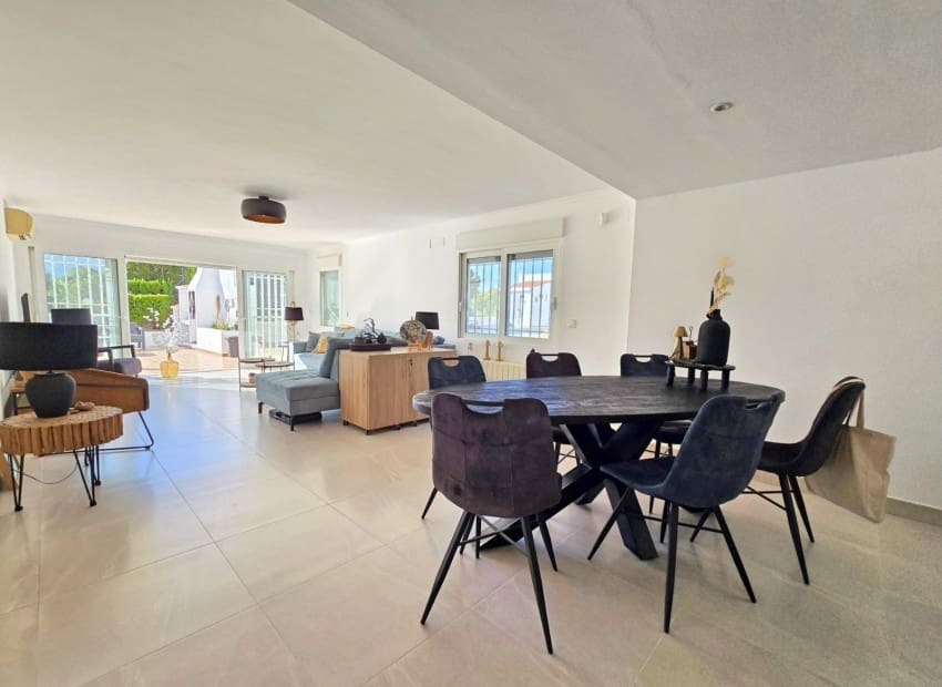 Chalet de 4 habitaciones en Alfaz del Pi / L'Alfàs del Pi en venta con piscina garaje - 875.000 € (Ref: 10104272)