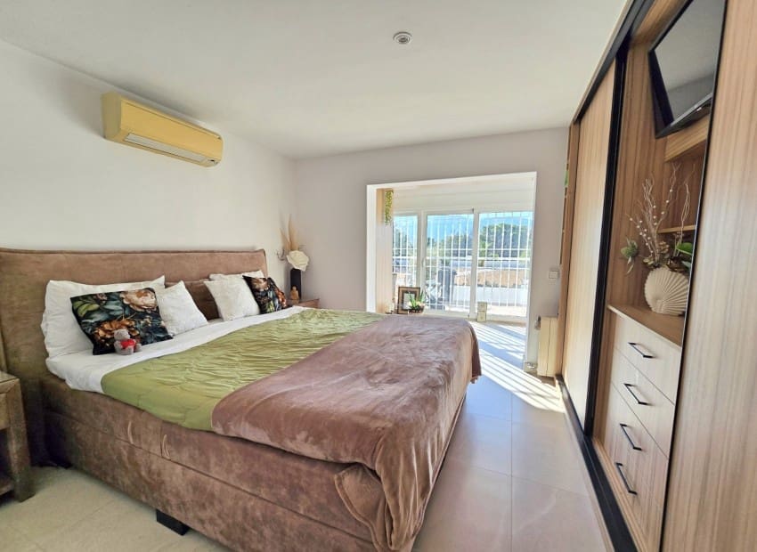 Chalet de 4 habitaciones en Alfaz del Pi / L'Alfàs del Pi en venta con piscina garaje - 875.000 € (Ref: 10104272)