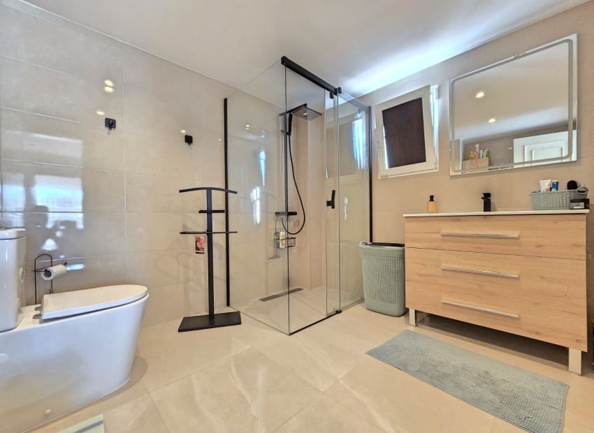 Chalet de 4 habitaciones en Alfaz del Pi / L'Alfàs del Pi en venta con piscina garaje - 875.000 € (Ref: 10104272)