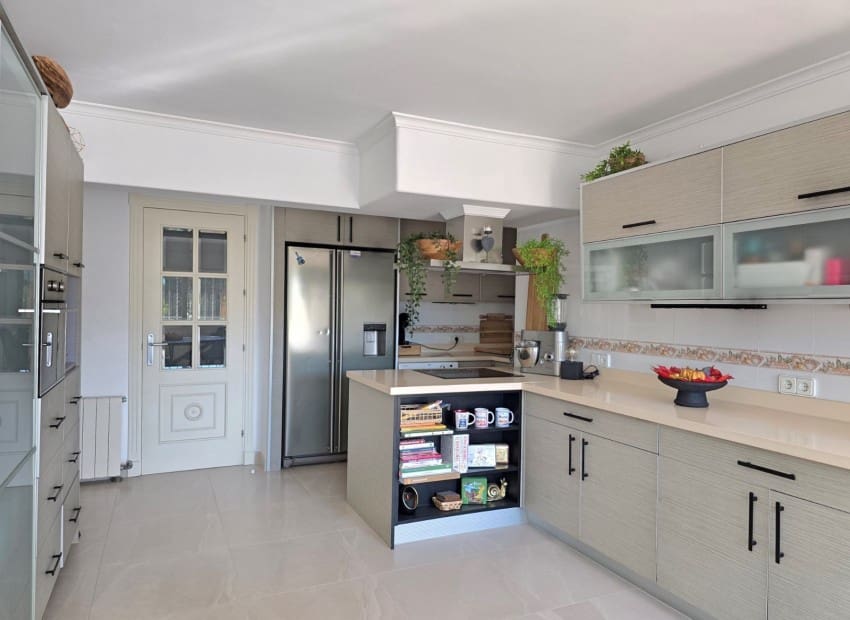 Chalet de 4 habitaciones en Alfaz del Pi / L'Alfàs del Pi en venta con piscina garaje - 875.000 € (Ref: 10104272)