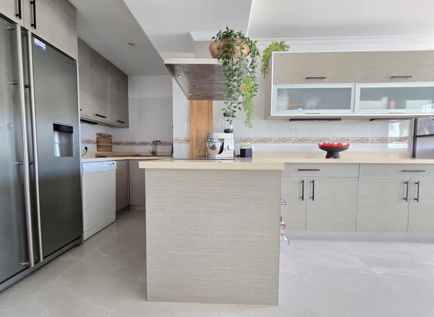 Chalet de 4 habitaciones en Alfaz del Pi / L'Alfàs del Pi en venta con piscina garaje - 875.000 € (Ref: 10104272)