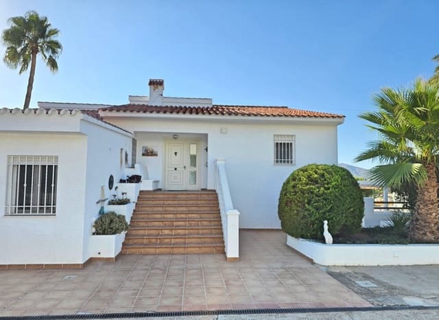 Chalet de 4 habitaciones en Pueblo - Urbanizaciones, Alfaz del Pi / L'Alfàs del Pi en venta con piscina garaje - 875.000 € (Ref: 10104272)