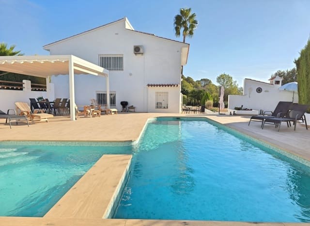 Chalet de 4 habitaciones en Pueblo - Urbanizaciones, Alfaz del Pi / L'Alfàs del Pi en venta con piscina garaje - 875.000 € (Ref: 10104272)