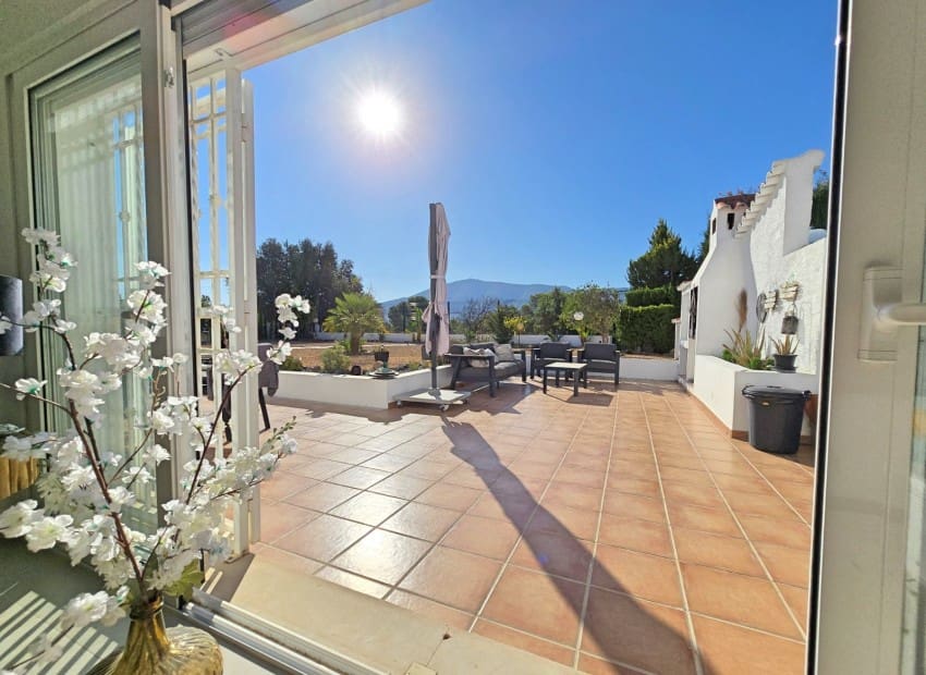 Chalet de 4 habitaciones en Alfaz del Pi / L'Alfàs del Pi en venta con piscina garaje - 875.000 € (Ref: 10104272)