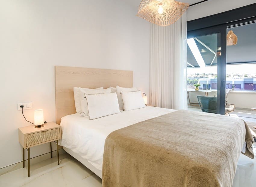 2 bedroom Penthouse for sale in Los Altos with pool garage - € 349,900 (Ref: 10110390)
