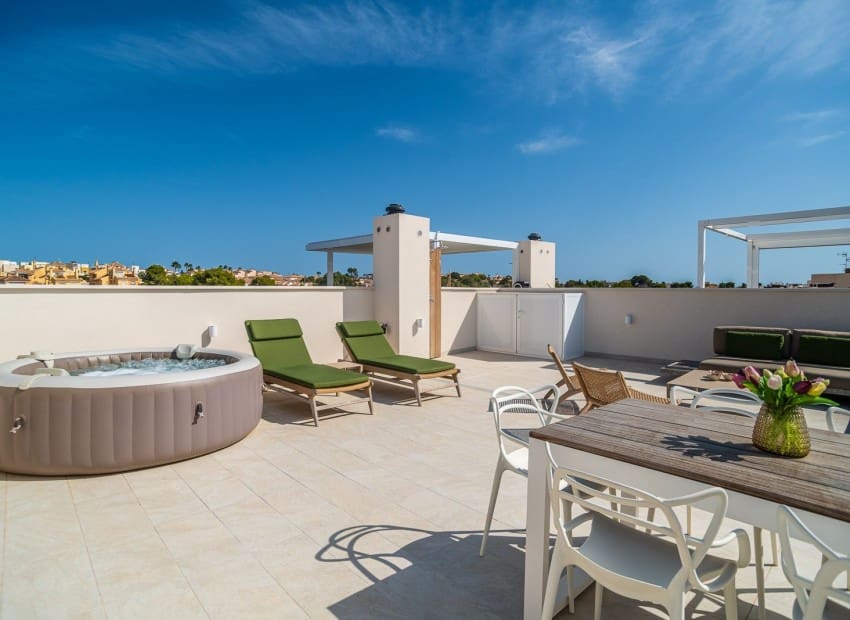 2 bedroom Penthouse for sale in Los Altos with pool garage - € 349,900 (Ref: 10110390)
