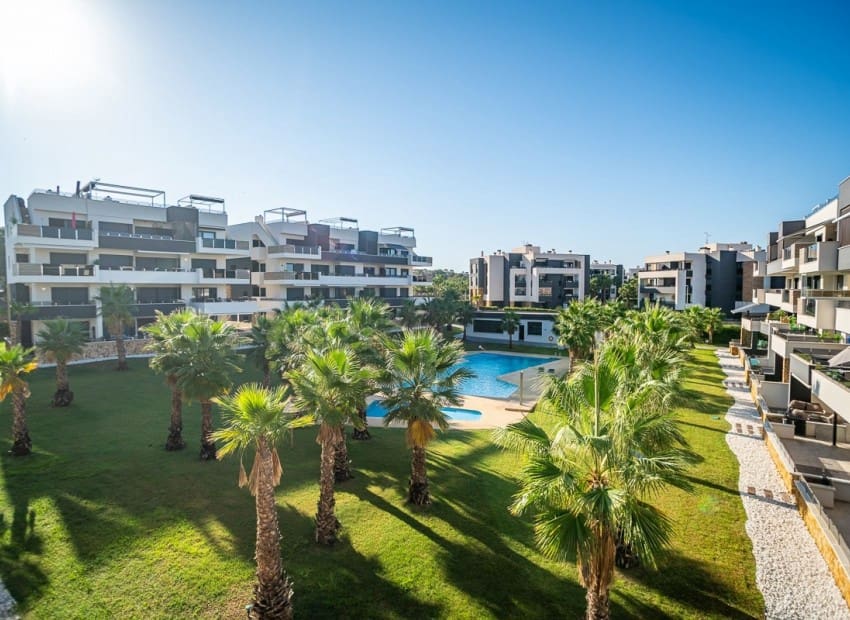2 bedroom Penthouse for sale in Los Altos with pool garage - € 349,900 (Ref: 10110390)