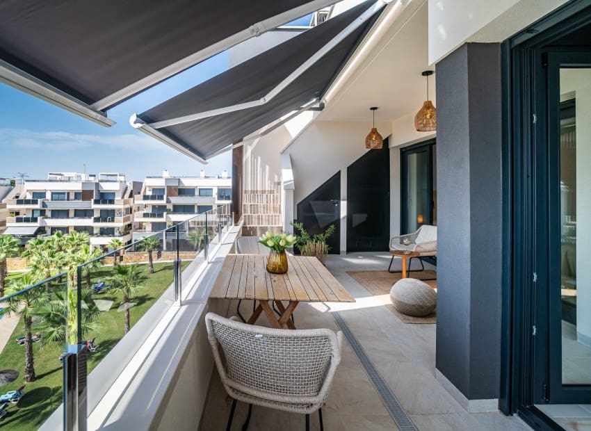 2 bedroom Penthouse for sale in Los Altos with pool garage - € 349,900 (Ref: 10110390)