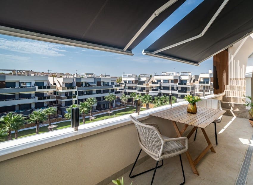 2 bedroom Penthouse for sale in Los Altos with pool garage - € 349,900 (Ref: 10110390)