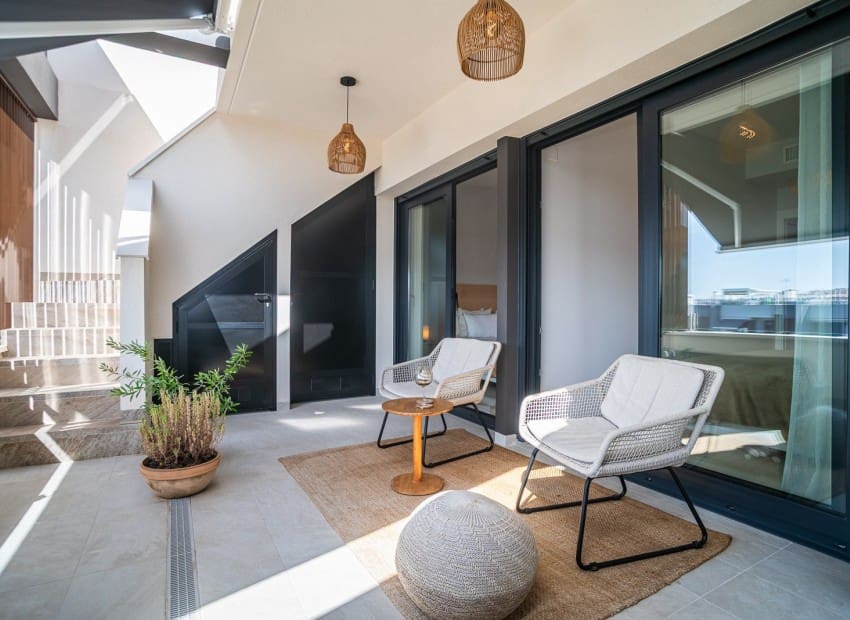 2 bedroom Penthouse for sale in Los Altos with pool garage - € 349,900 (Ref: 10110390)