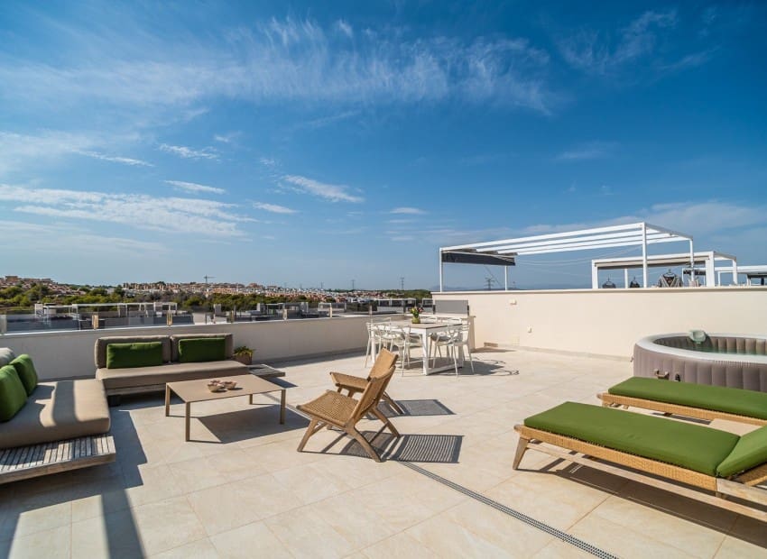 2 bedroom Penthouse for sale in Los Altos with pool garage - € 349,900 (Ref: 10110390)