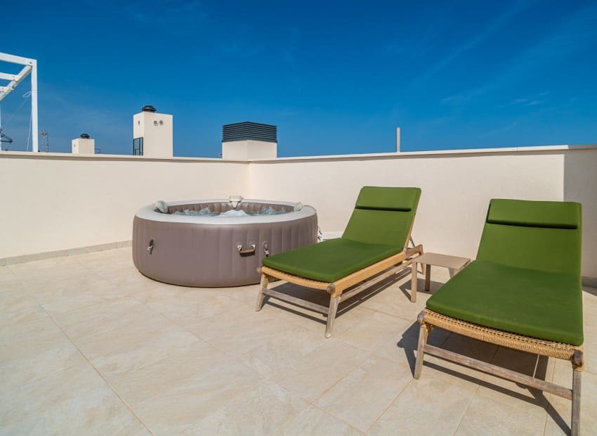 2 bedroom Penthouse for sale in Los Altos with pool garage - € 349,900 (Ref: 10110390)