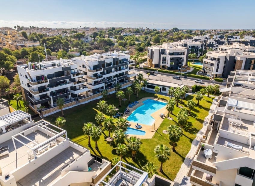 2 bedroom Penthouse for sale in Los Altos with pool garage - € 349,900 (Ref: 10110390)