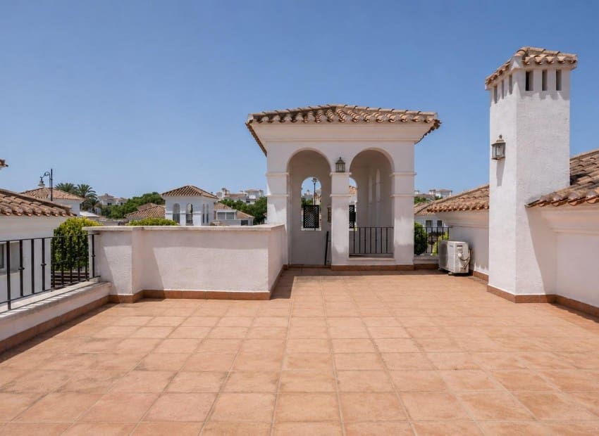 2 soveværelse Villa til salg i La Torre Golf Resort med swimmingpool - € 250.000 (Ref: 10132948)