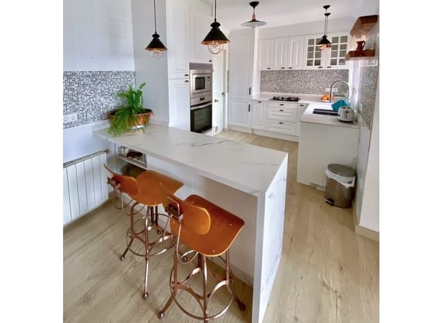 Chalet de 4 habitaciones en Escandinavia - Cautivador, Alfaz del Pi / L'Alfàs del Pi en venta con piscina garaje - 445.000 € (Ref: 10139950)