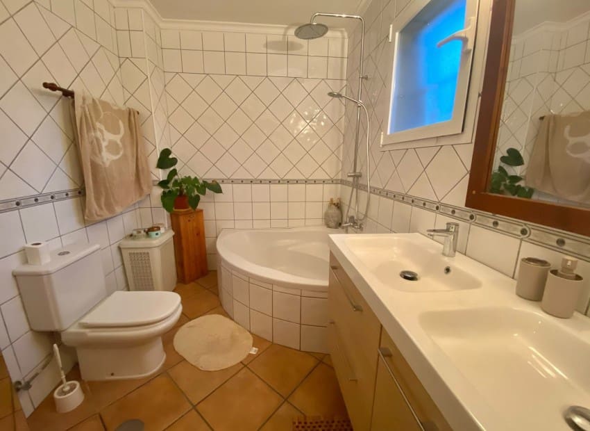 4 bedroom Villa for sale in Alfaz del Pi / L'Alfas del Pi with pool garage - € 445,000 (Ref: 10139950)