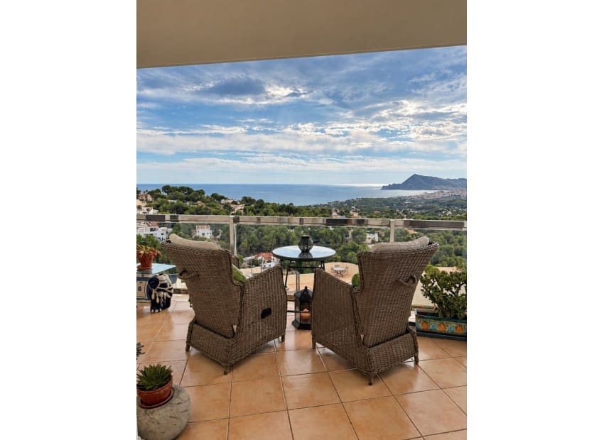 2 bedroom Apartment for sale in Altea with pool garage - € 475,000 (Ref: 10145664)