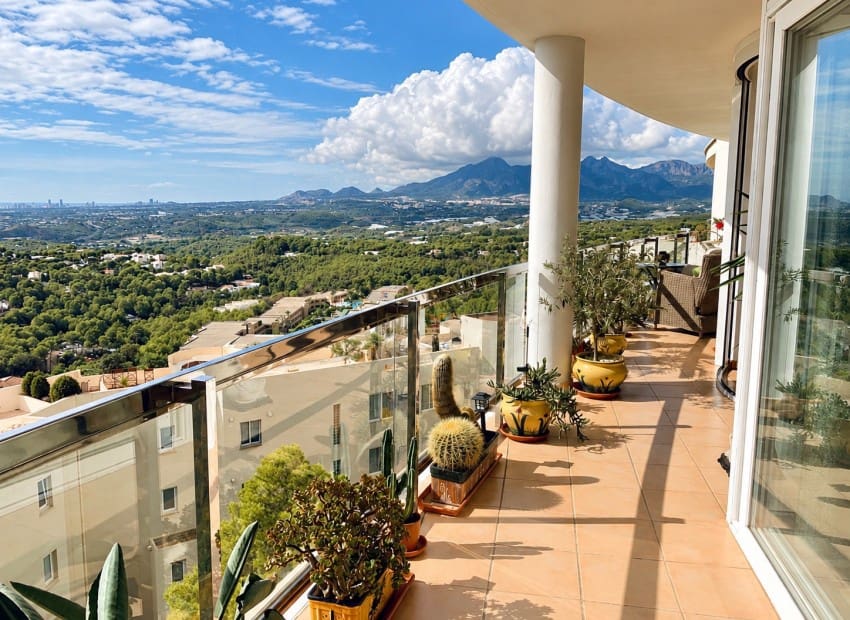 2 bedroom Apartment for sale in Altea with pool garage - € 475,000 (Ref: 10145664)