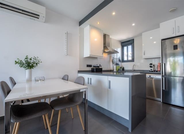 2 soveværelse Penthouse til salg i Punta Prima, Torrevieja med swimmingpool garage - € 299.900 (Ref: 10147439)