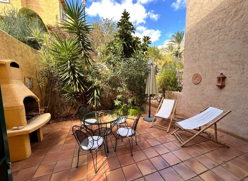 3 soveværelse Villa til salg i Altea med swimmingpool garage - € 400.000 (Ref: 10148002)