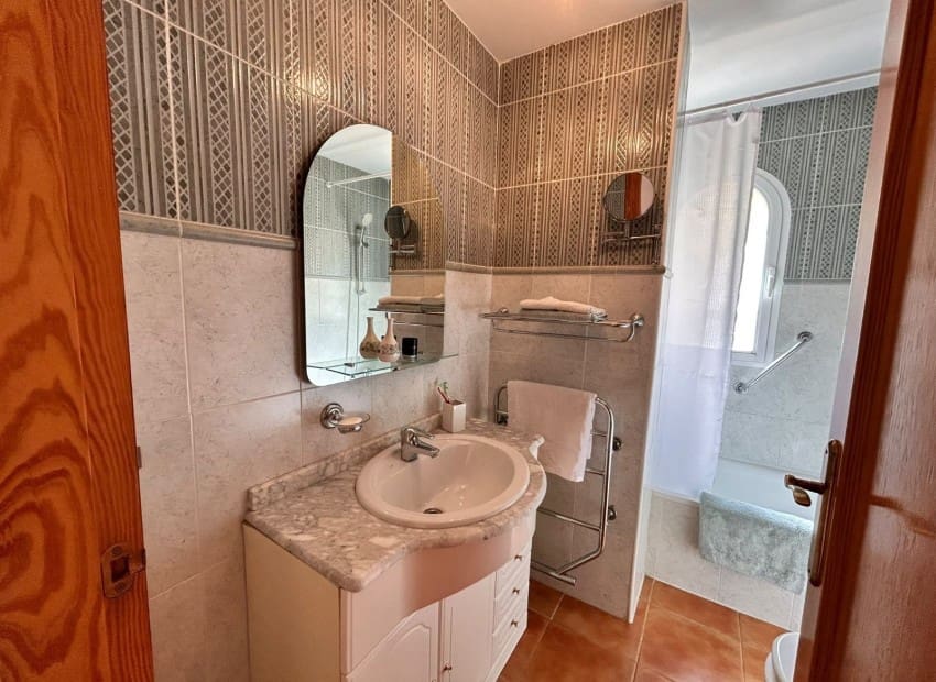 3 soveværelse Villa til salg i Altea med swimmingpool garage - € 400.000 (Ref: 10148002)