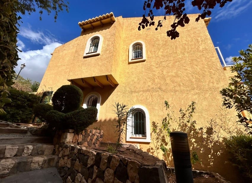 3 soveværelse Villa til salg i Altea med swimmingpool garage - € 400.000 (Ref: 10148002)