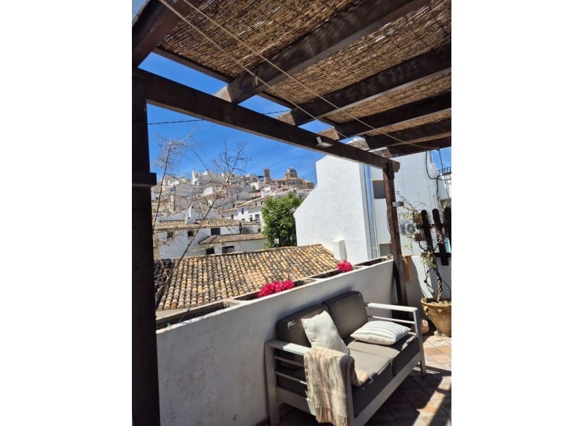 4 sovrum Semi-fristående Villa till salu i Altea med garage - 790 000 € (Ref: 10148843)