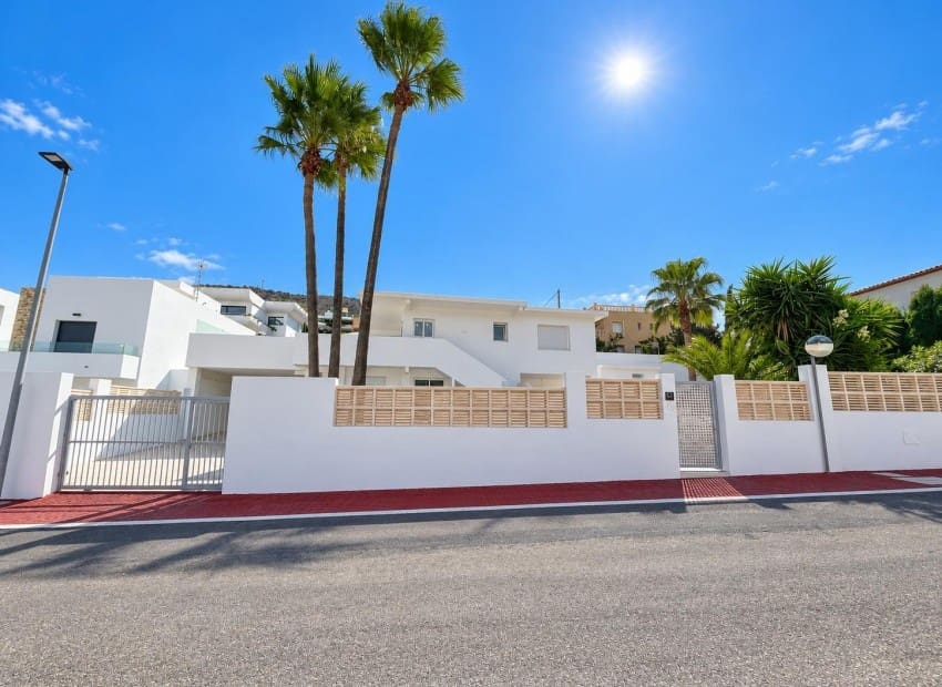 5 bedroom Villa for sale in Albir with pool garage - € 840,000 (Ref: 10150543)