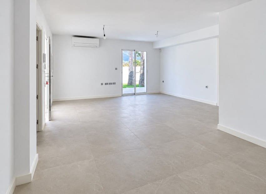 5 bedroom Villa for sale in Albir with pool garage - € 840,000 (Ref: 10150543)