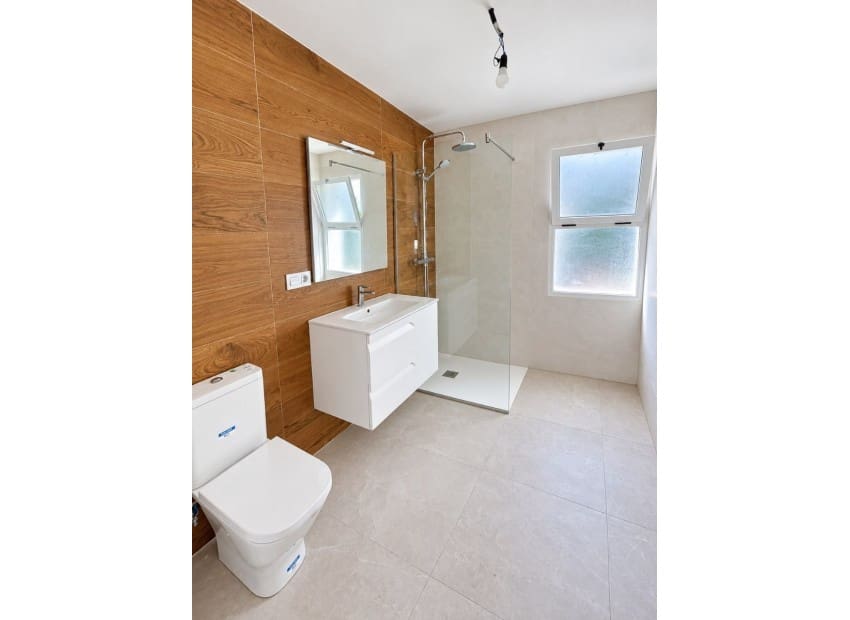 5 bedroom Villa for sale in Albir with pool garage - € 840,000 (Ref: 10150543)