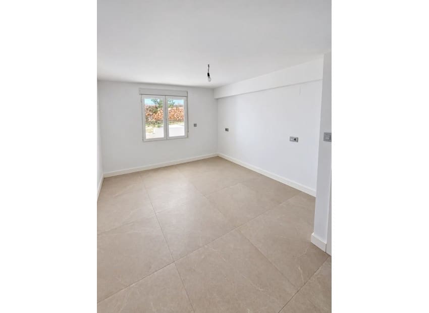 5 bedroom Villa for sale in Albir with pool garage - € 840,000 (Ref: 10150543)