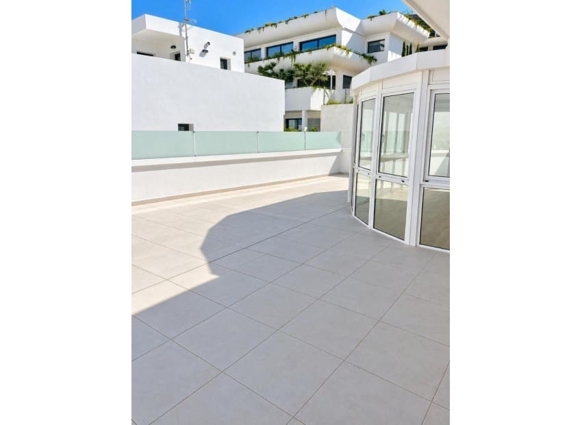 5 bedroom Villa for sale in Albir with pool garage - € 840,000 (Ref: 10150543)